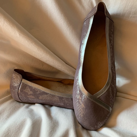 Vionic 'Spark Caroll' ballet flats in shimmering lilac - Picture 1 of 9